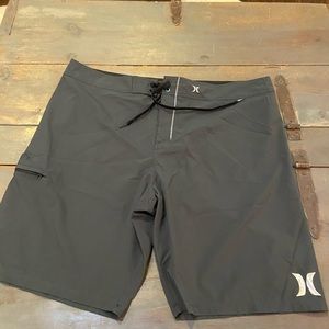 Men’s Hurley Sz40 board shorts EUC